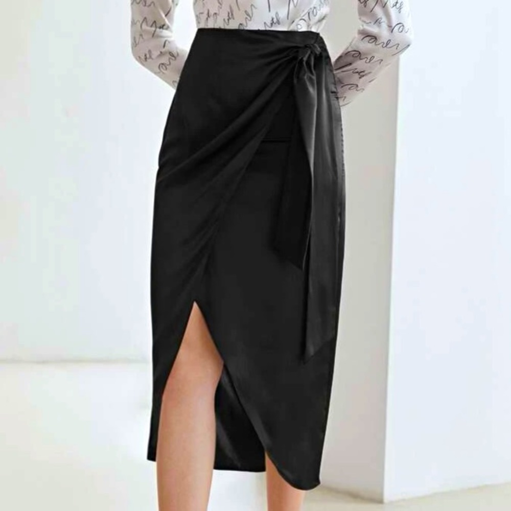 100% SILK WRAP SKIRT BLACK SIZE MEDIUM